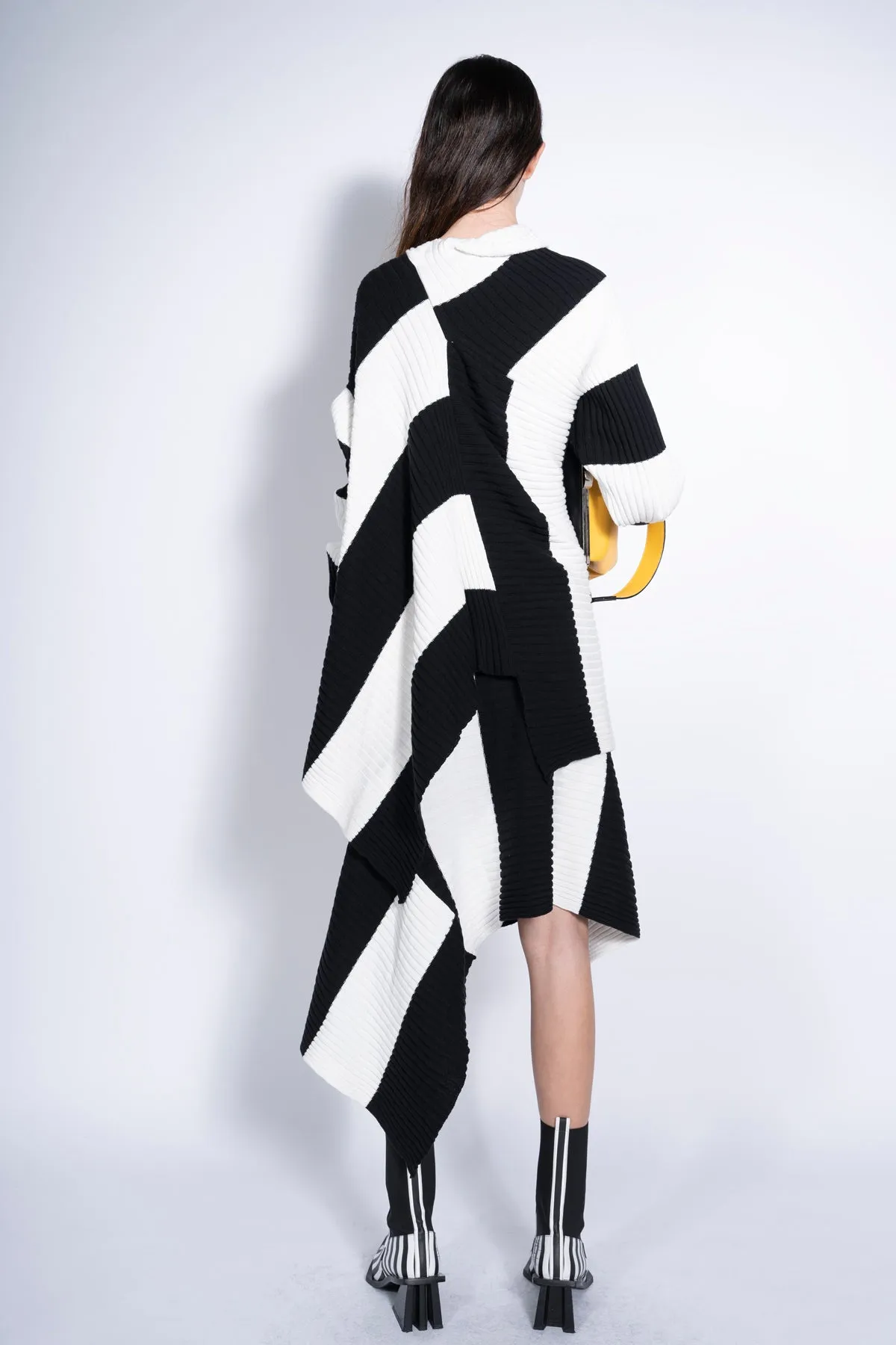 BLACK AND WHITE DRAPED JUMPER