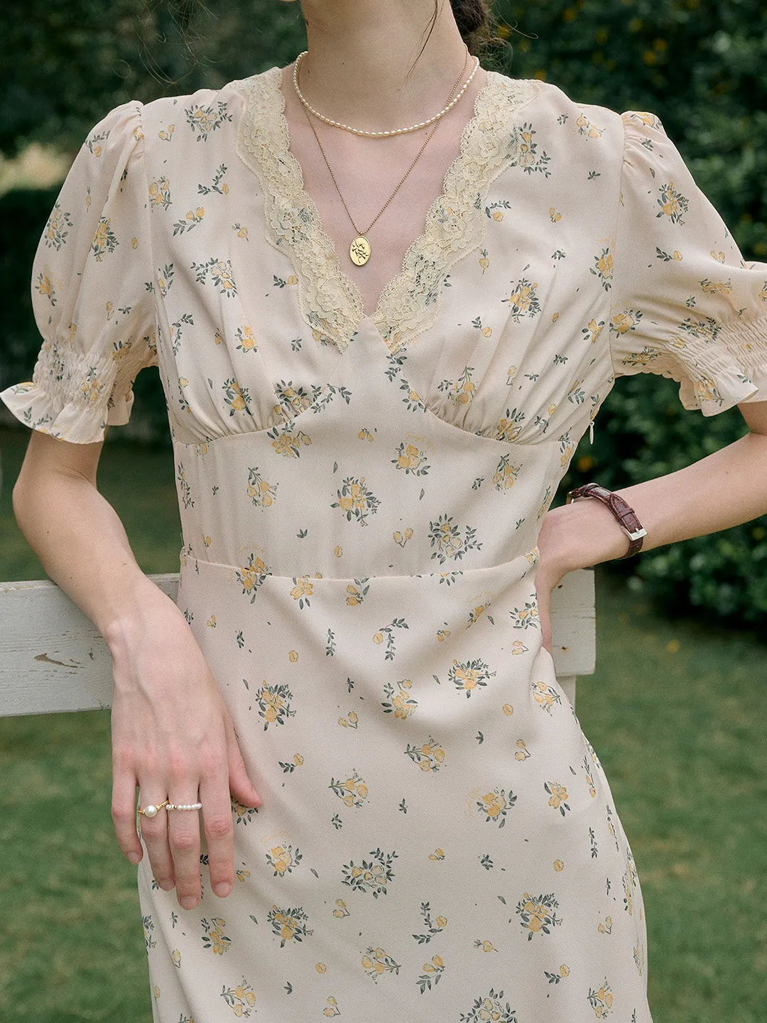 【Final Sale】Stormi Charming V-neck Lace Trimmed Floral Print Dress - Purple