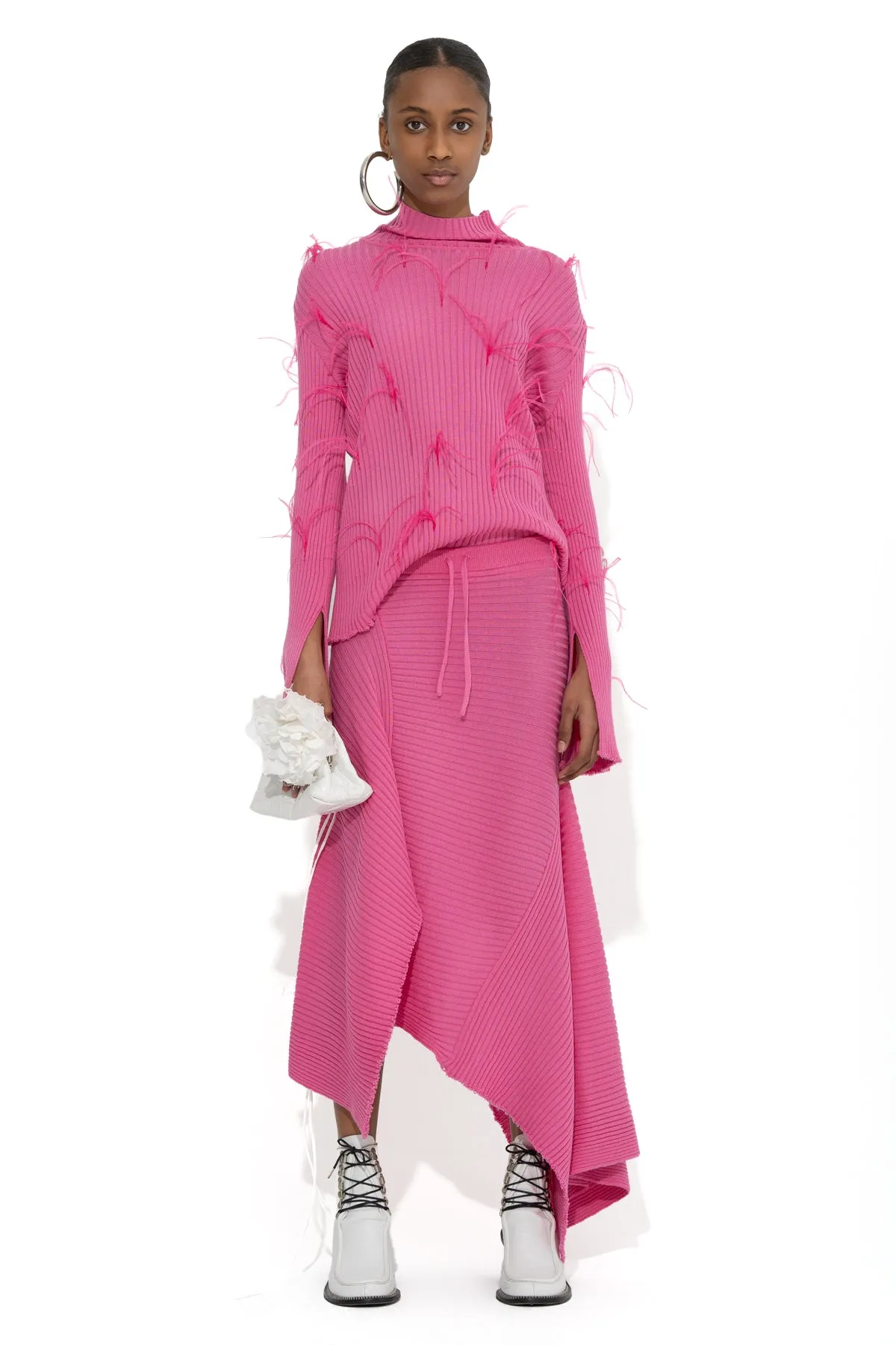 PINK MERINO FITTED FEATHER TURTLENECK
