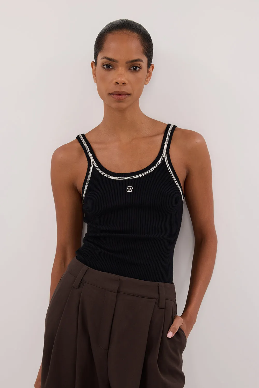 SIGNATURE BLACK CONTRAST SCOOP TANK